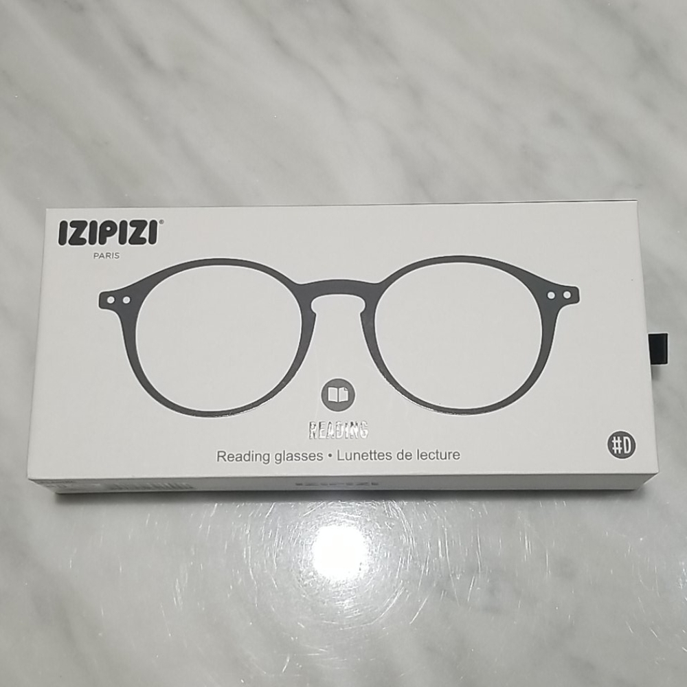 Brand New French reading glass, IZIPIZI, 2.0
